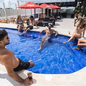 **** מלון Nomads Party מקסיקו